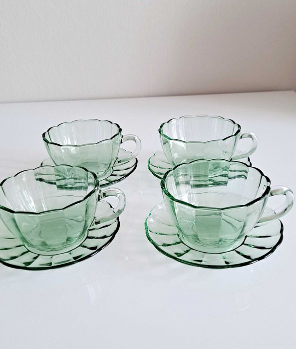 Filiżanki cztery sztuki