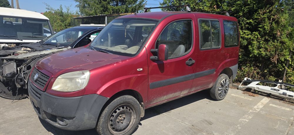 Zderzak maska drzwi belka silnik 1,9 skrzynia  hak Fiat Doblo części