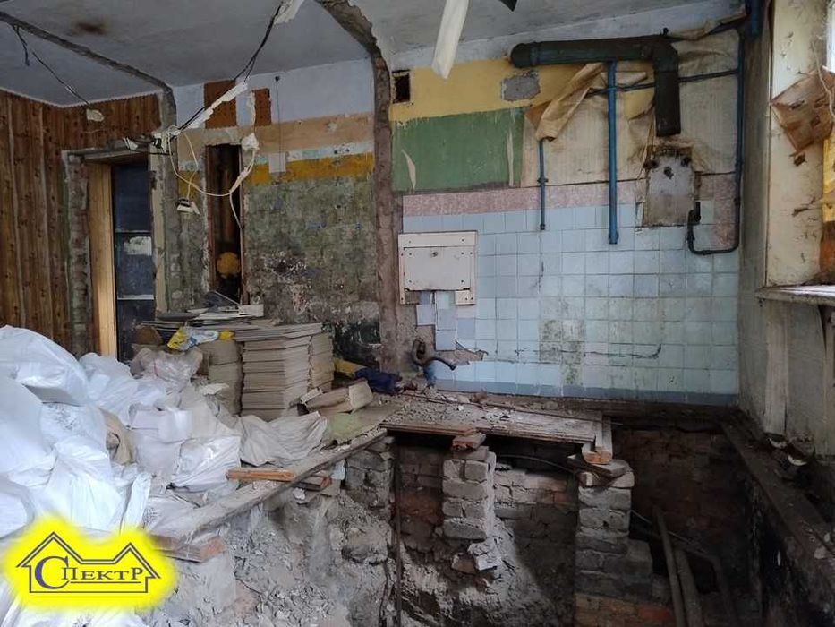 3кімнатна квартира під капітальий ремонт соц місто 1 поверх