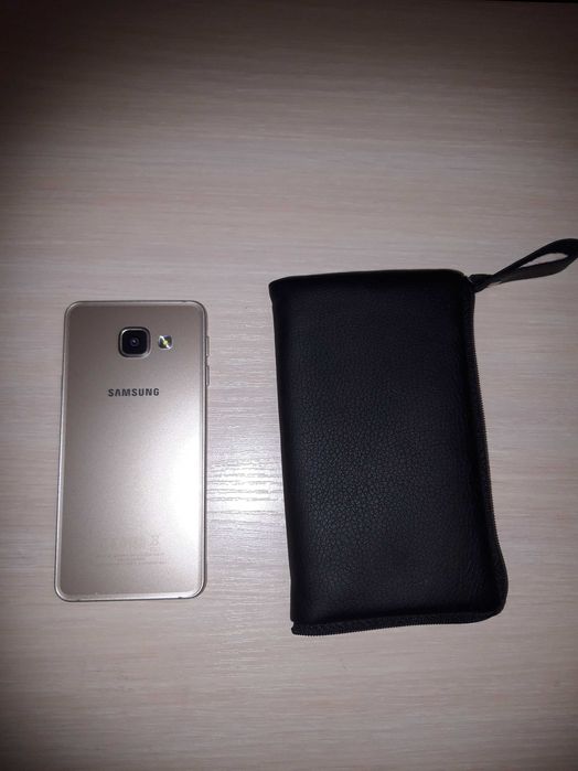 Телефон Samsung Galaxy A3 (2016)