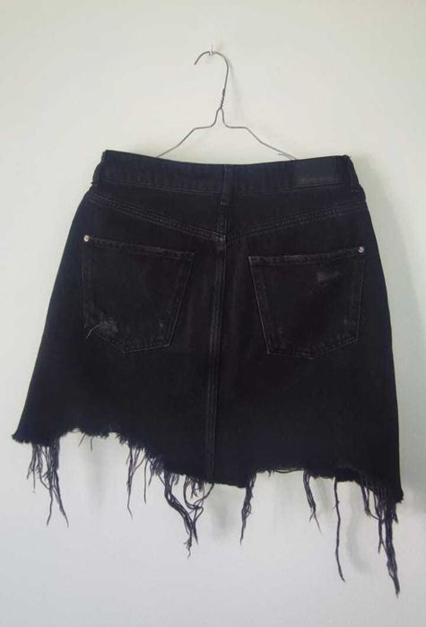 Saia Bershka ganga preta rasgada