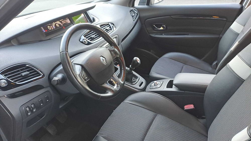 Renault Grand Scénic 7 lugares “Bose Edition” de 2014 com 160.000 km,