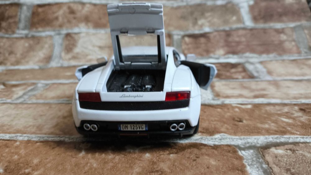 Машинка, іграшка Lamborghini Gallardo LP 560-4 1:24 - Maisto