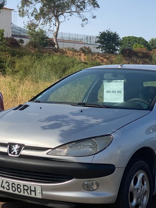 Peugeot 206 1100cm³ a gasolina ano 2001 — photo 2