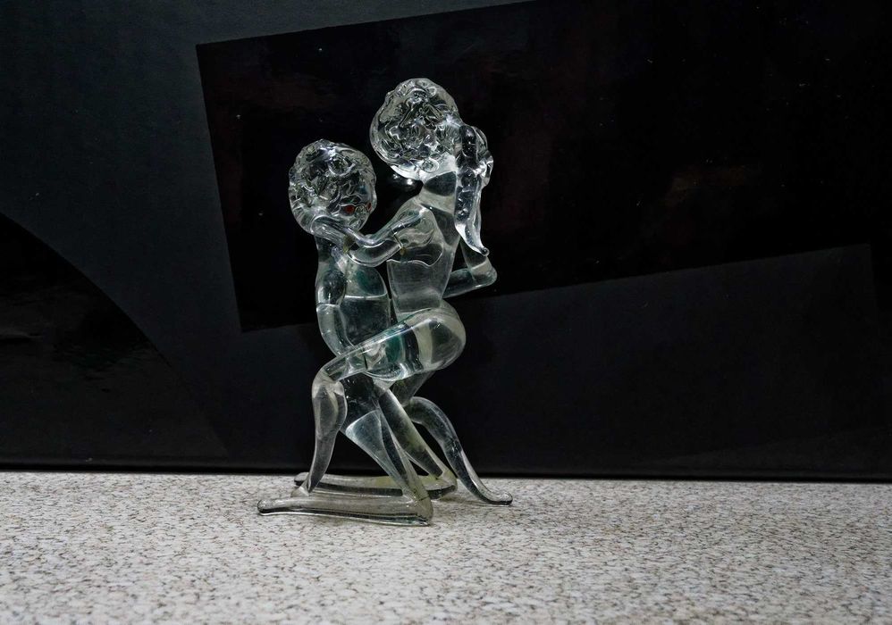 Seksowna szklana figurka para w miłosnym uścisku vintage