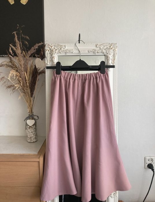 Różowa spódnica midi