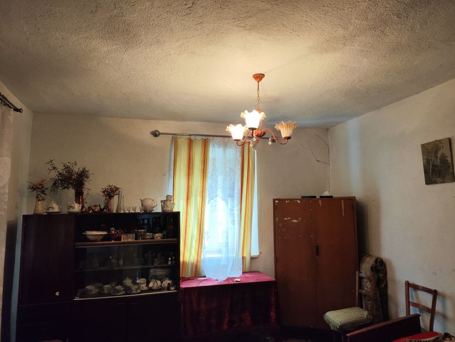 Будинок, господарські приміщення, земельна ділянка