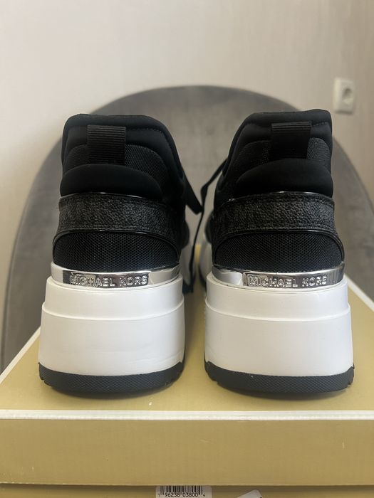 Кроссовски michael kors