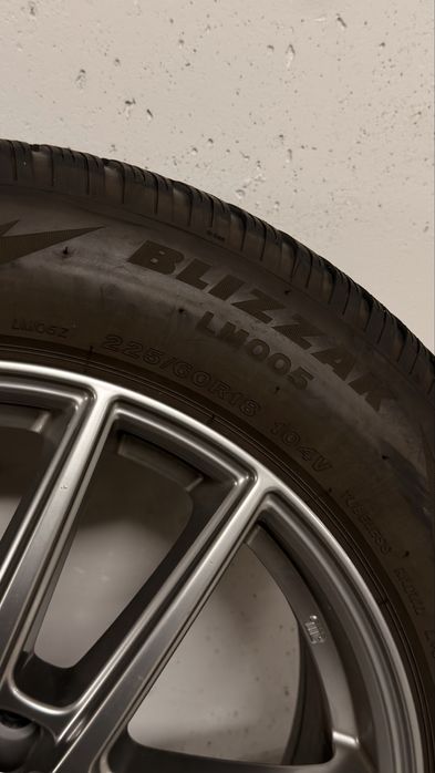 Pneus novos c/jantes