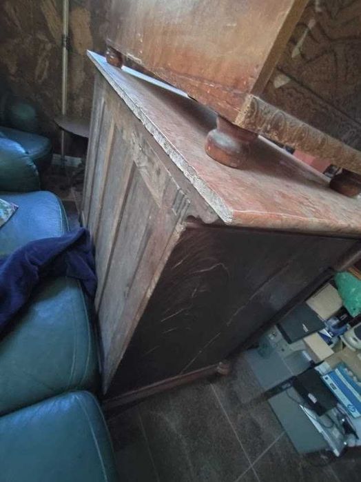 Cómoda antiga em madeira com tampo em mármore