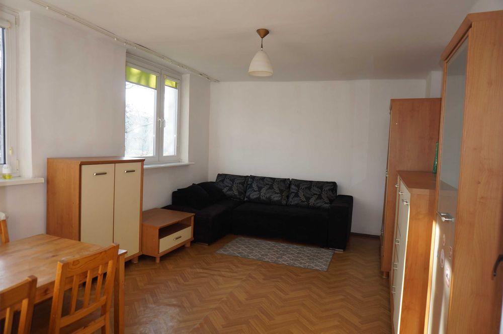 Mieszkanie 37 mkw na 1 piętrze w niskim bloku na Górczynie