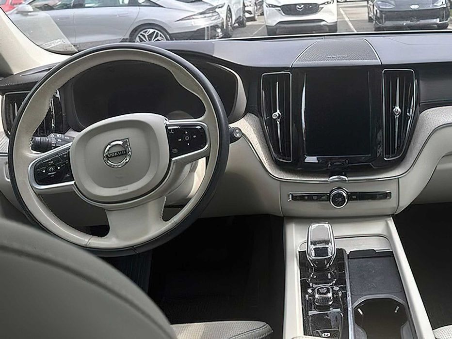 Volvo XC60      2022
