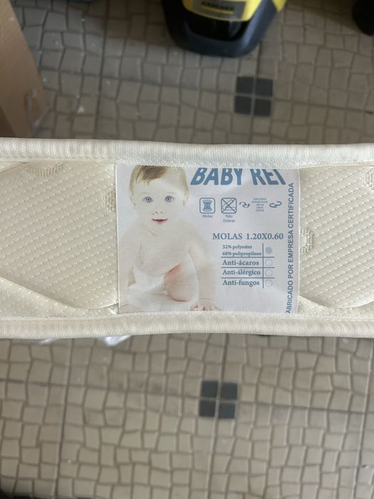 Venda de cama bebe viagem e um colchao de 60x120