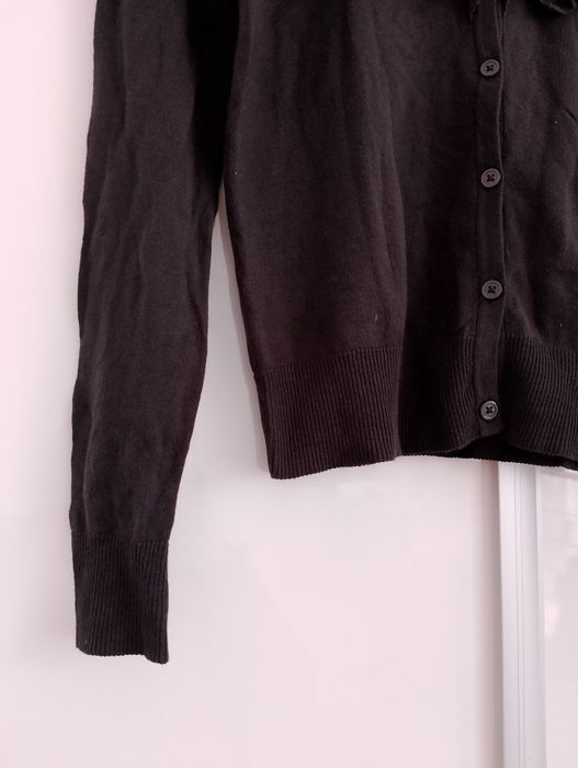 Grafitowy sweter H&M rozmiar XS z falbanami przy dekolcie 
Długość 53