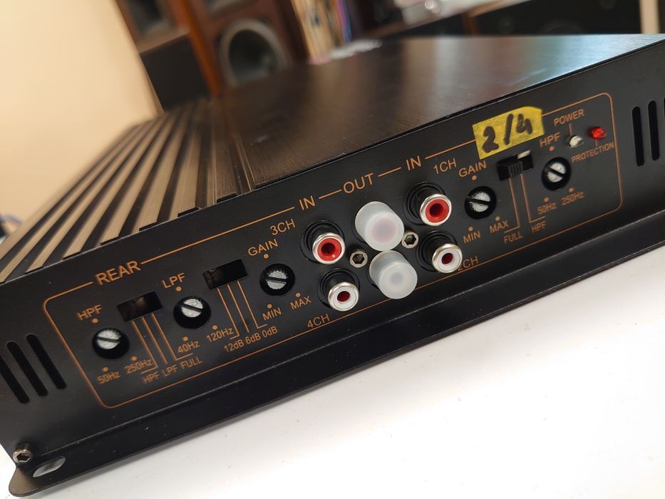 Автомобильний 4х канальный усилитель с масштабной открытой подачей.