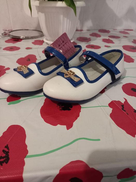 Продам туфлі на дівчинку