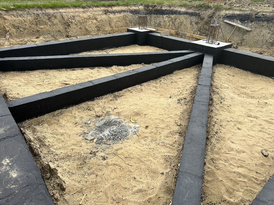 Usługi koparką. Koparka. Wykopy. Płyta. Kanalizacja. Fundamenty.