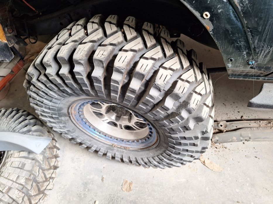 Pneus 37 trepador e jantes