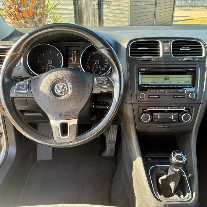 VW Golf VI 1.6 TDi Confortline · Nacional — photo 4