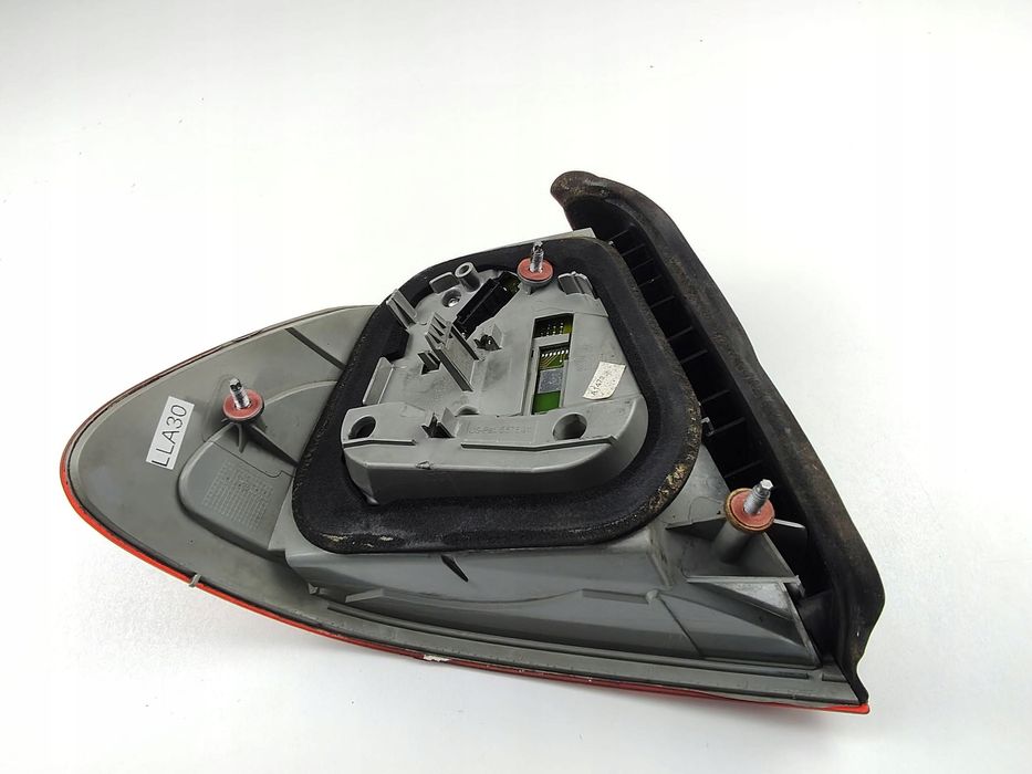 lampa prawy tył prawa tylna bmw 3 coupe e46 6920700