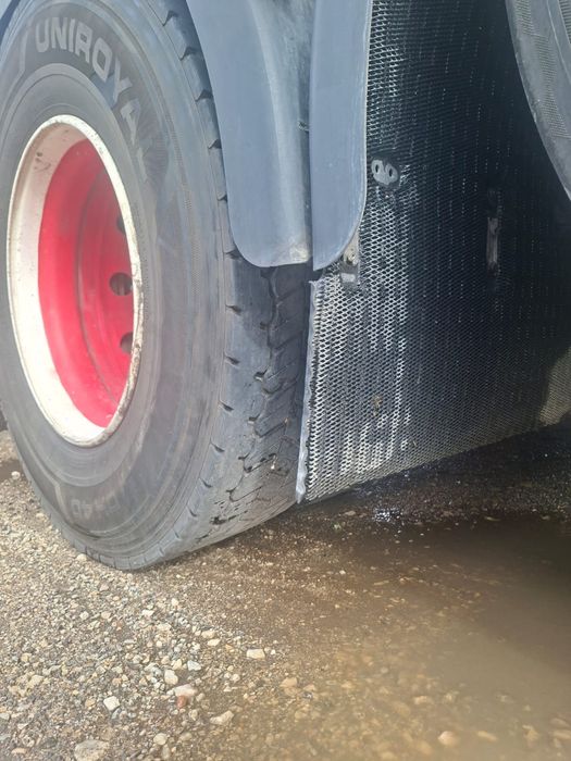 Conjunto Volvo com piso móvel