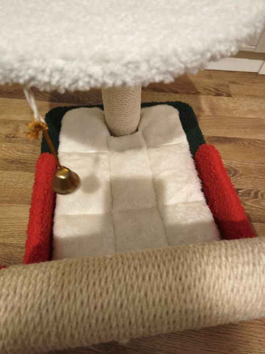 Świąteczny drapak dla kota