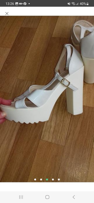 Босоніжки жіночі