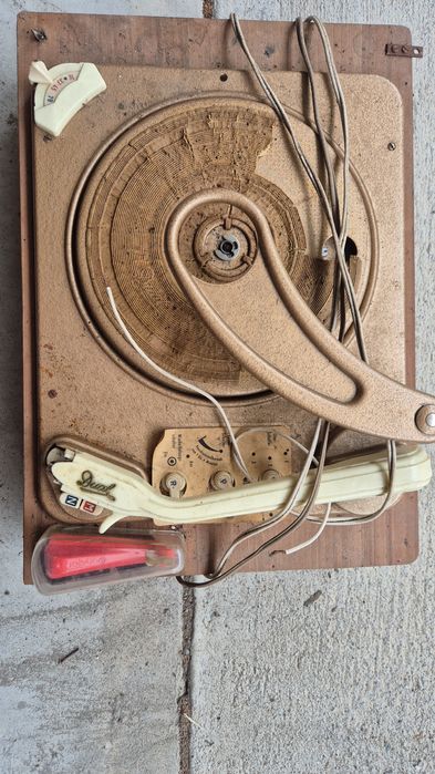 Vendo gira discos antigo