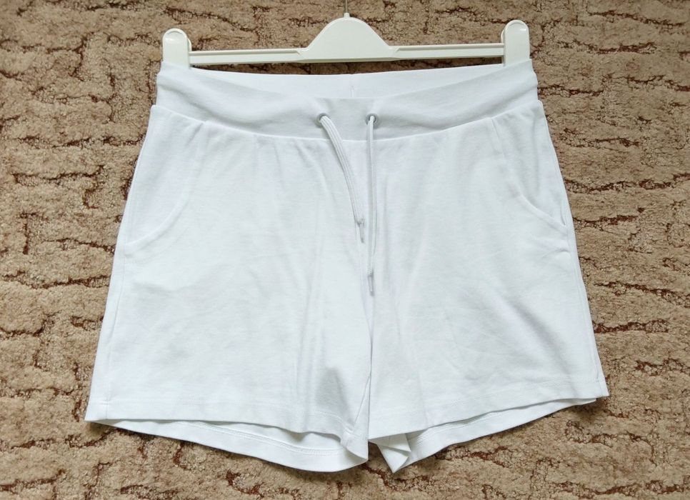 Spodenki białe  Nowe