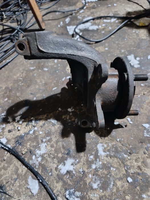 поворотний кулак Форд ескорд 6-7