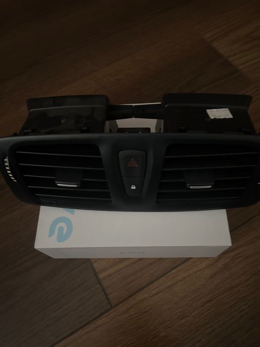 Рено Меган 3 дефлектор центрального повітряпроводу