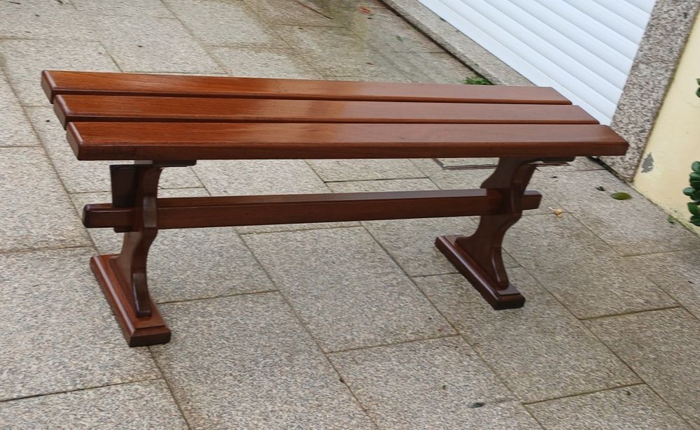 Vendo BANCO para cozinha ou sala RESISTENTE em madeira MACIÇA c/novo