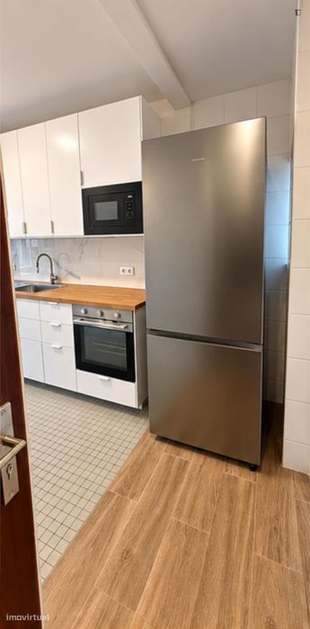 Quarto - localizado em Mafamude Porto