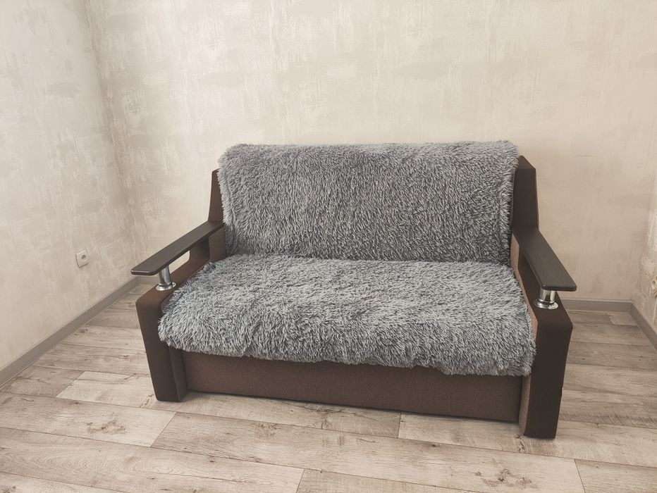 Продам диван, плед в подарок