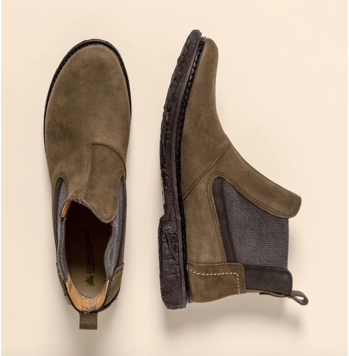 Botas em pele cor verde