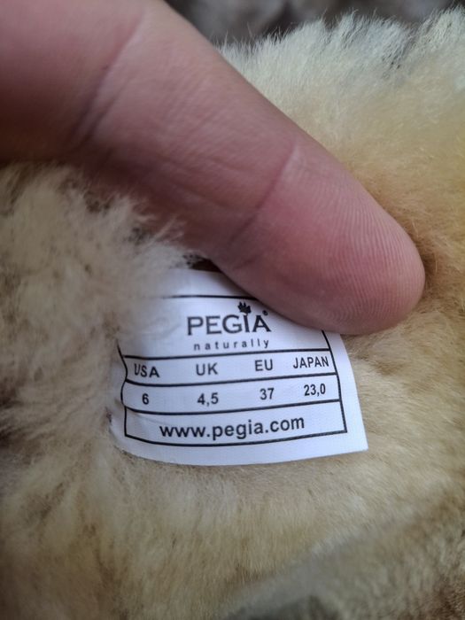Чоботи жіночі хутряні (угги) Pegia 37 розмір, оригінал