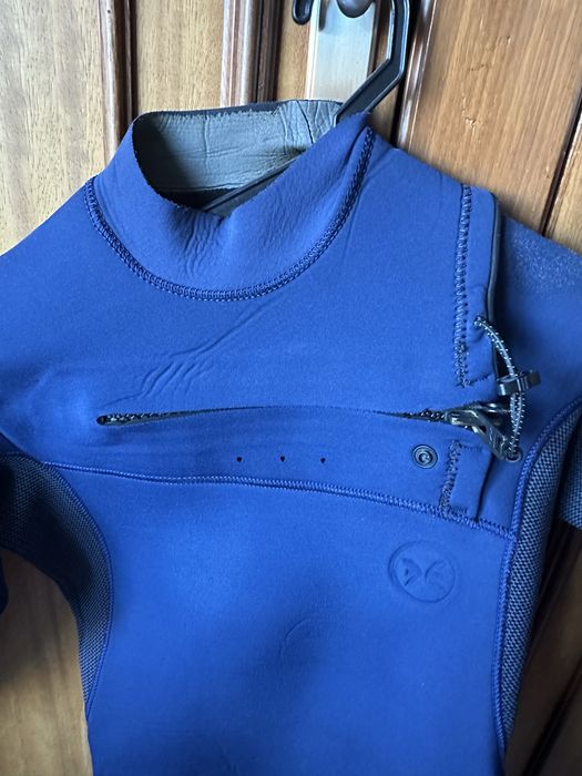 fato surf usado 4/3 mm mulher XS