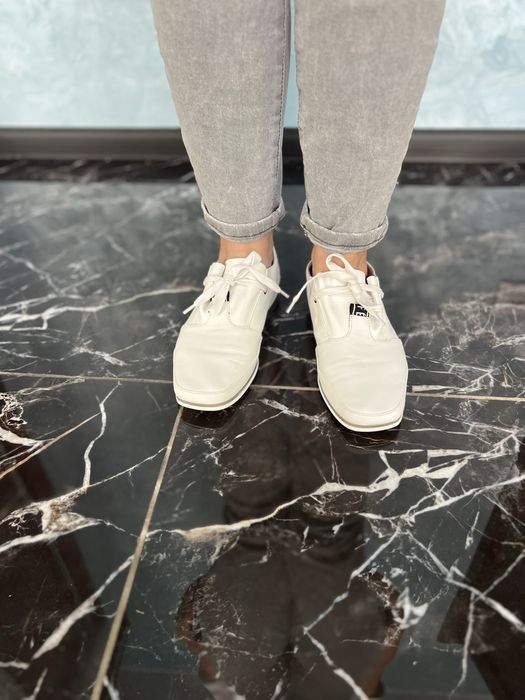 Білі шкіряні туфлі осінь-весна