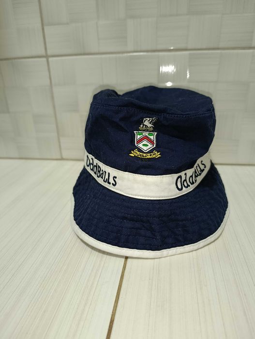 темно-синяя панама с белой окантовкой