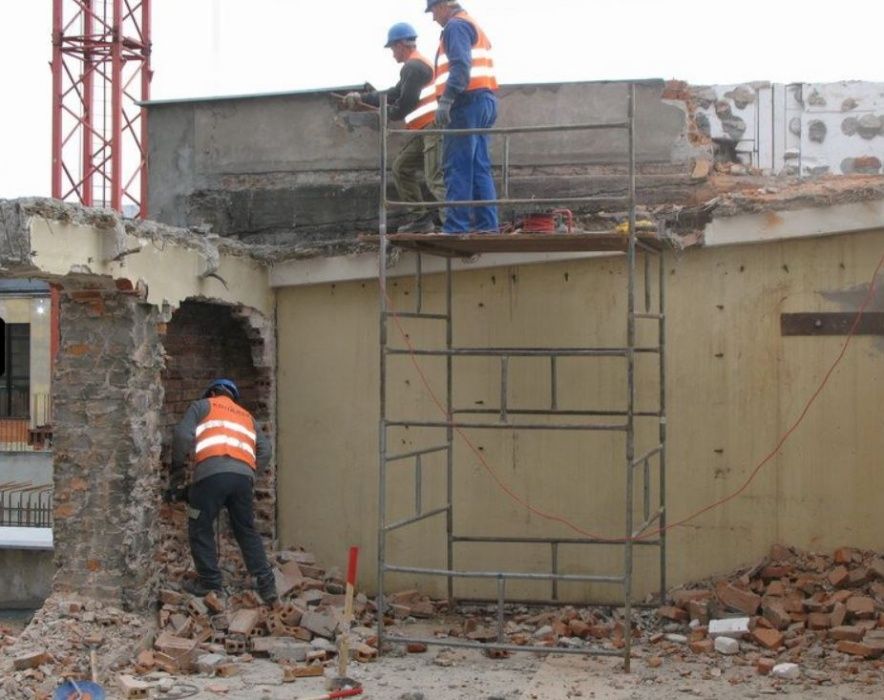 Kucie ręczne rozbiórki wyburzenia kontener wywóz gruzu śmieci koparka