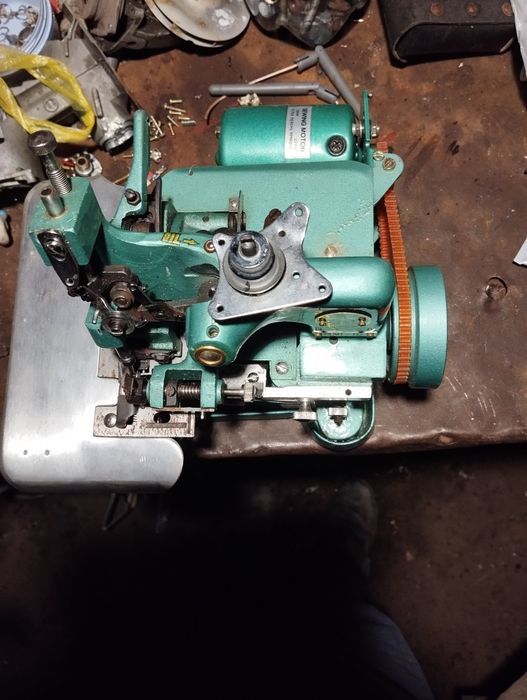 Продам робочий оверлок