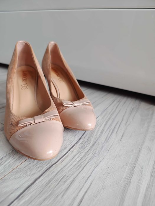 Buty na obcasie Lasocki