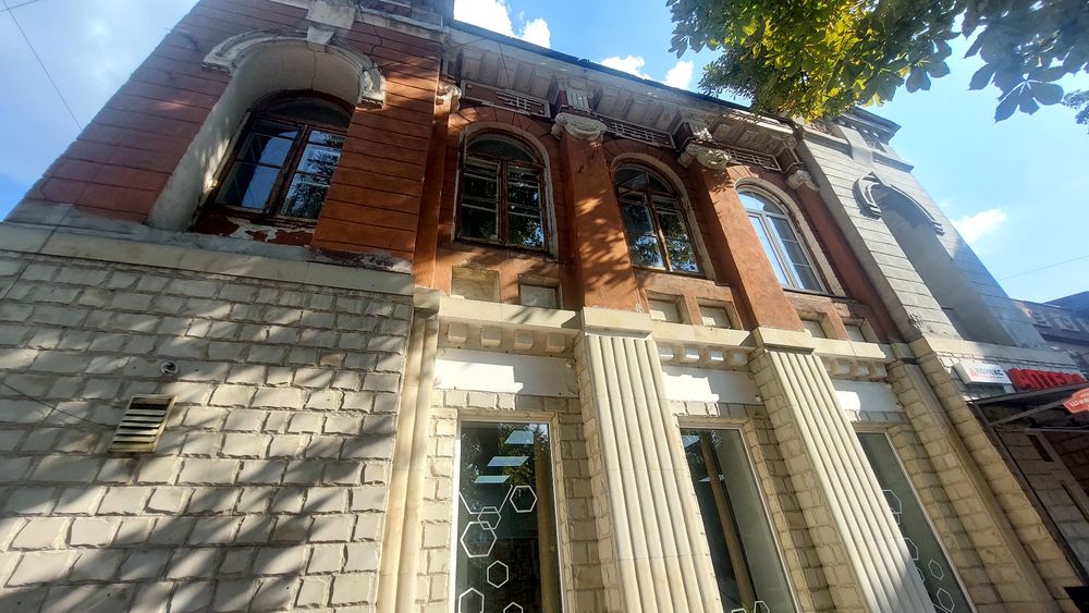 Продам 2-кімнатну квартиру. Пл.Шевченка,5/14.