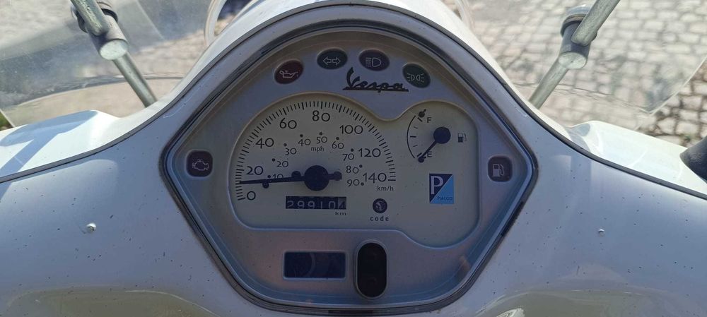 Vespa LX 125 I.E Branca