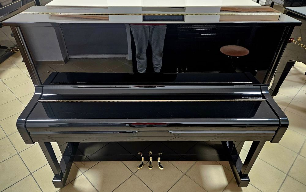 Pianino Young Chang 121cm czarne na wysoki połysk  Stan  perfekcyjny