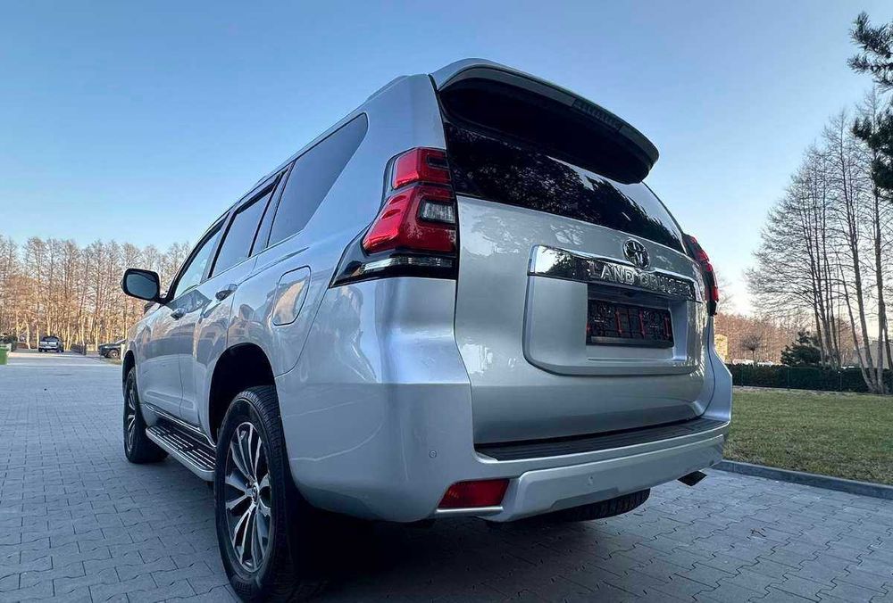 У продажі авто з ЄС Toyota Land Cruiser Prado 2019 року.