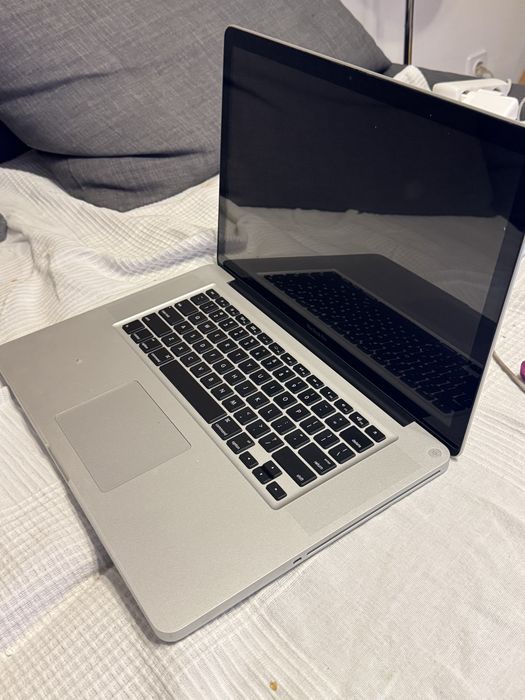 MacBook Pro 15” Intel Core i7