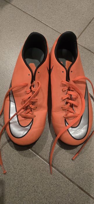 Buty sportowe do piłki nożnej