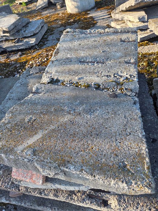 Безкоштовно віддам стакани і плити