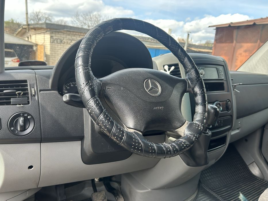 Продам мерседес спринтер 313 ,2010року цвет біли спробегом кузов задут